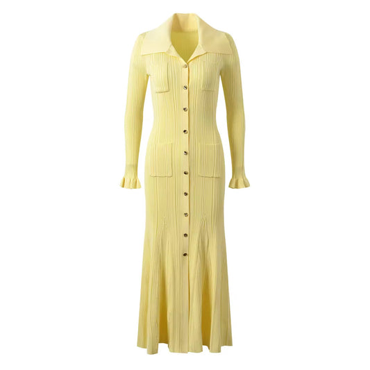Elegantes Strick-Midikleid mit Knopfleiste