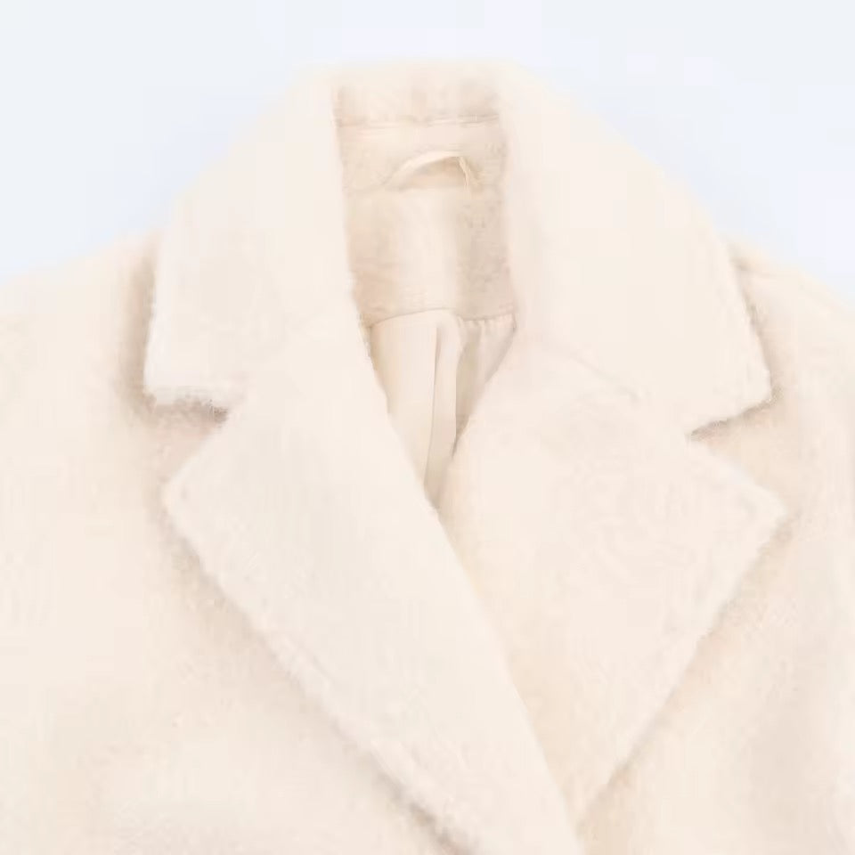 Bouclé-Mantel mit Knöpfen