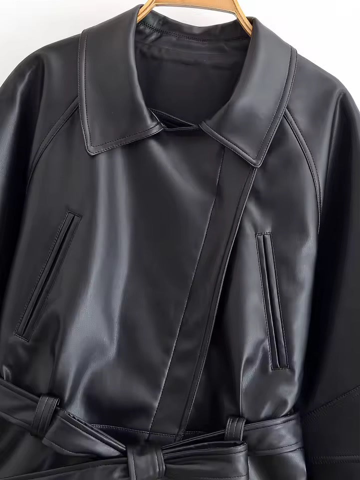 Lederjacke mit Bindegürtel – Oversized Look