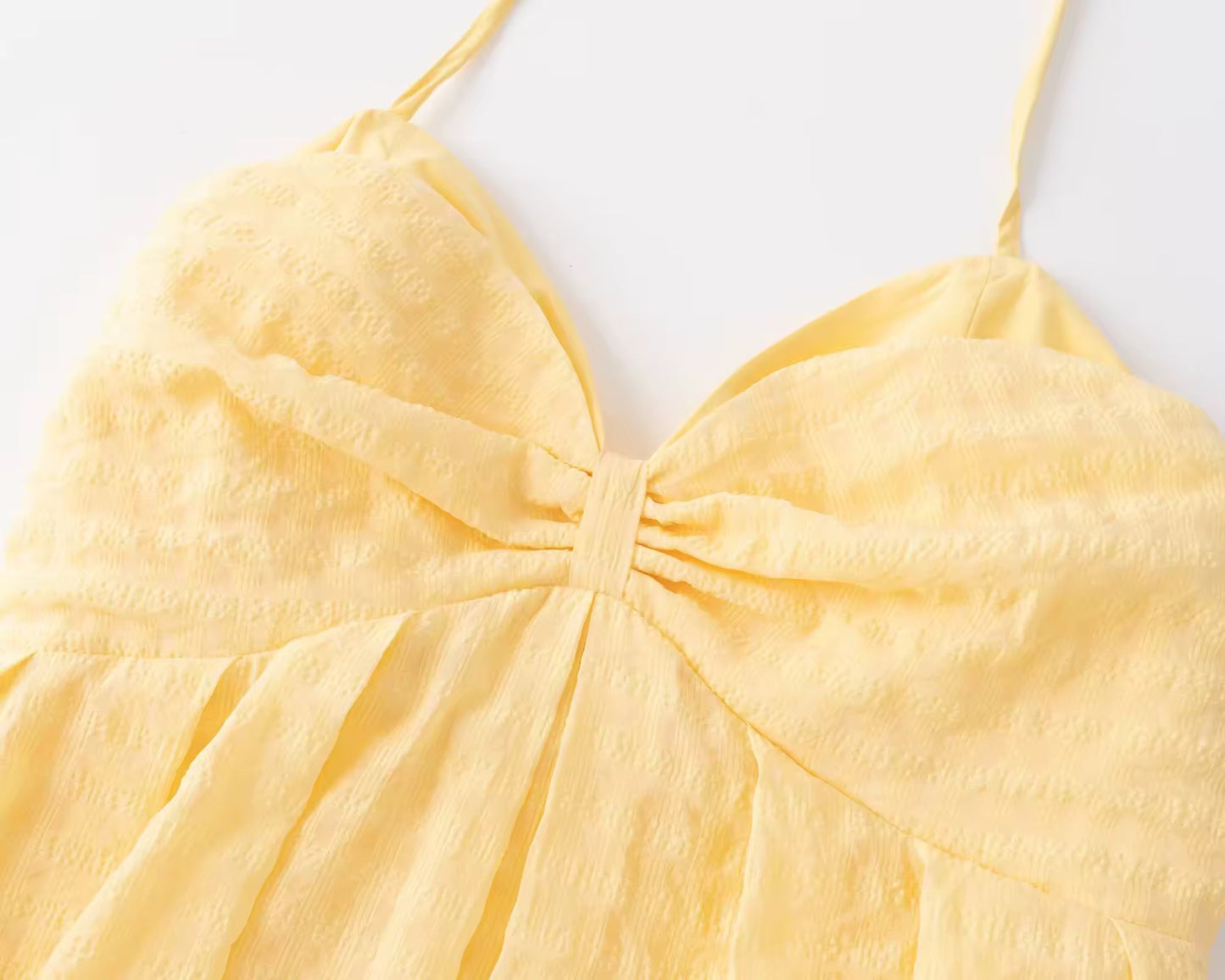 Sommerkleid mit Wasserfall-Saum