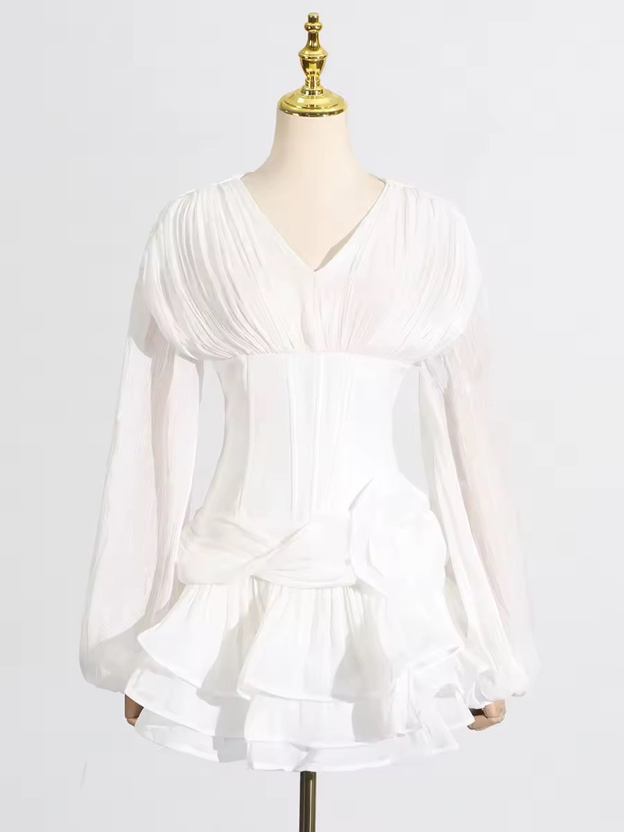 White Swan – Plissiertes Chiffonkleid mit Volants
