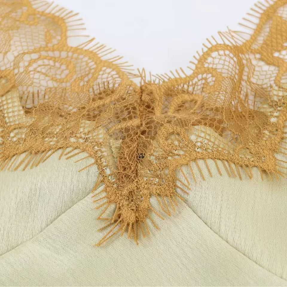 Golden Glow Satin Kleid