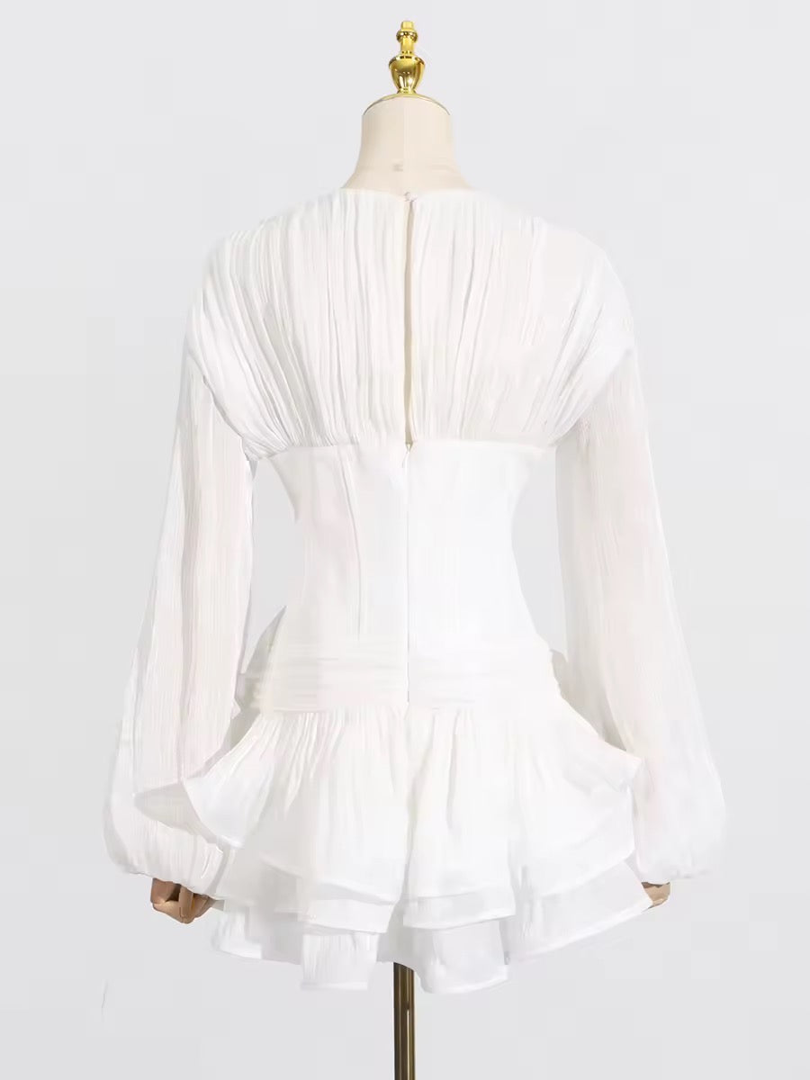 White Swan – Plissiertes Chiffonkleid mit Volants
