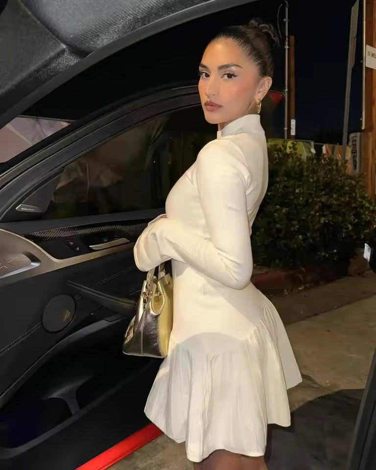 Elegantes Strickkleid mit Schlagärmeln