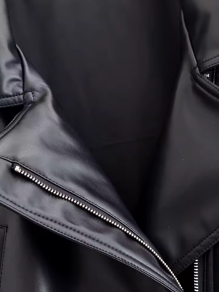 Lederjacke mit Bindegürtel – Oversized Look