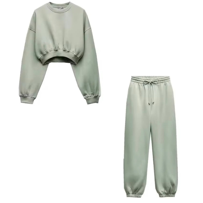 Zweiteiliges Set aus Crop-Sweatshirt und Jogginghose