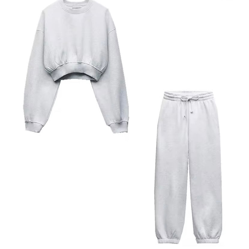 Zweiteiliges Set aus Crop-Sweatshirt und Jogginghose