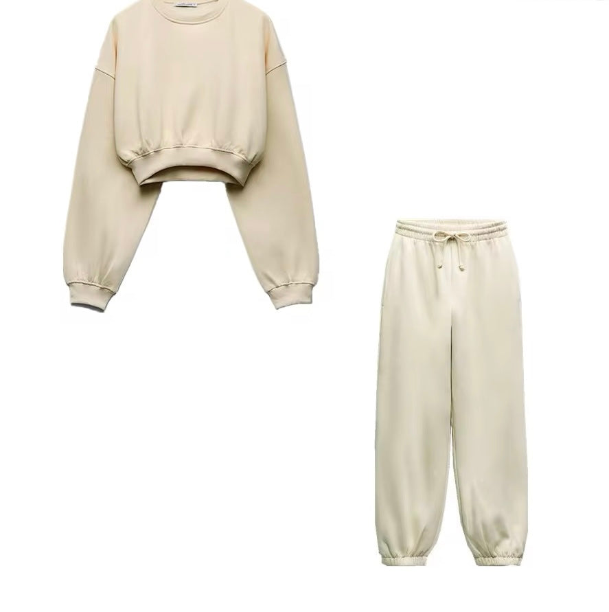 Zweiteiliges Set aus Crop-Sweatshirt und Jogginghose