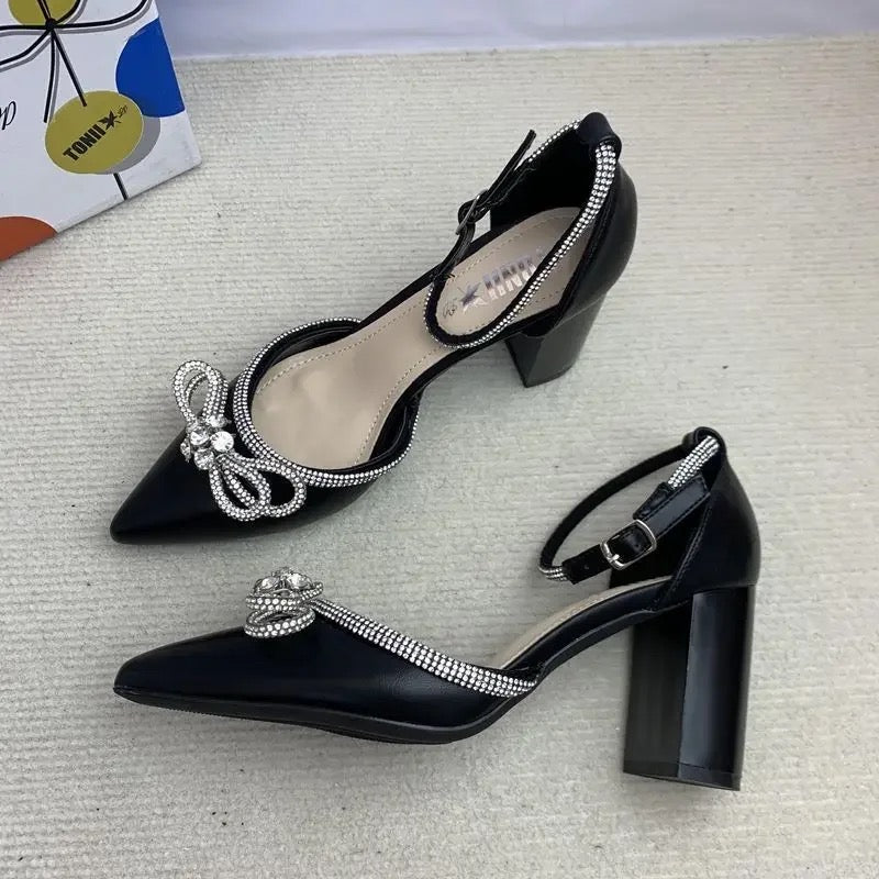 Schwarze Pumps mit Blockabsatz