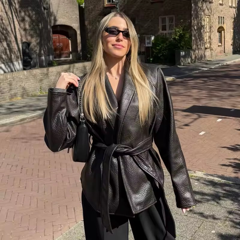 Kunstleder Blazer mit Bindegürtel
